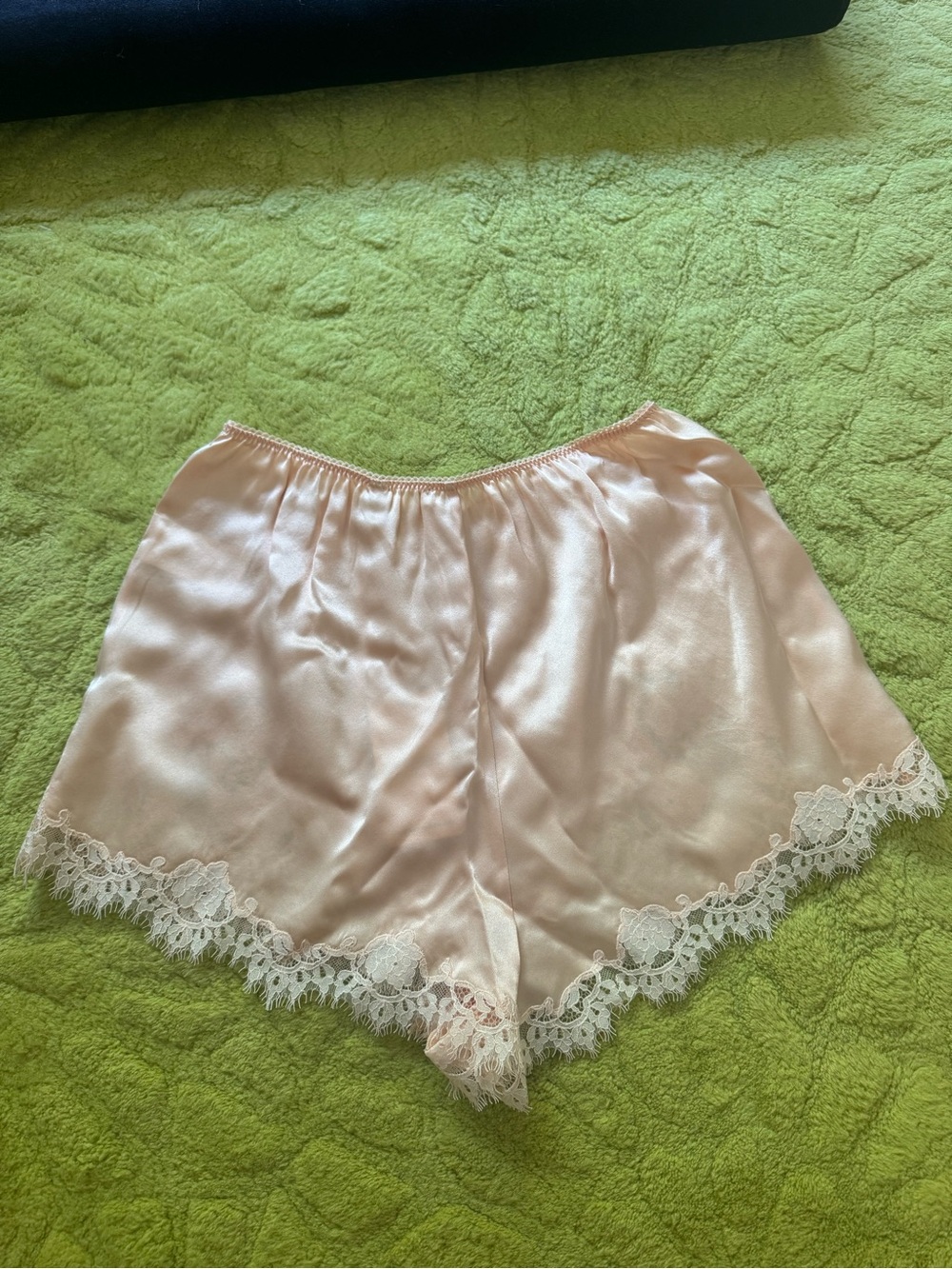 Doen Iona Silk Lace Shorts in Peach - Picture 2 of 4
